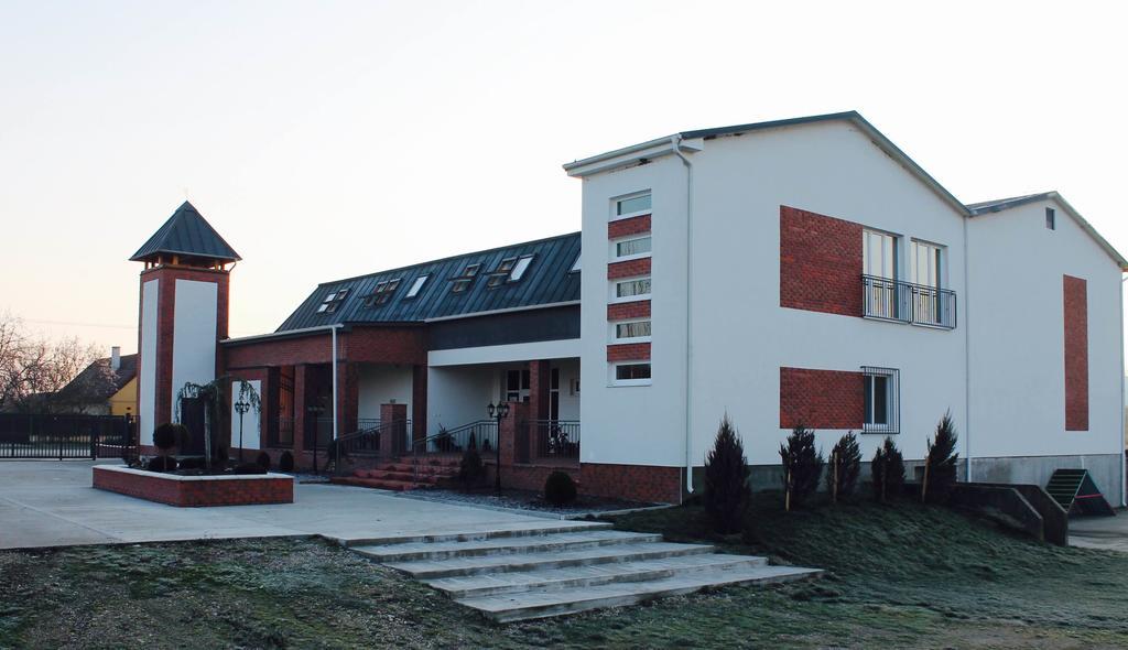 Guest House Hodus Vydrany Εξωτερικό φωτογραφία