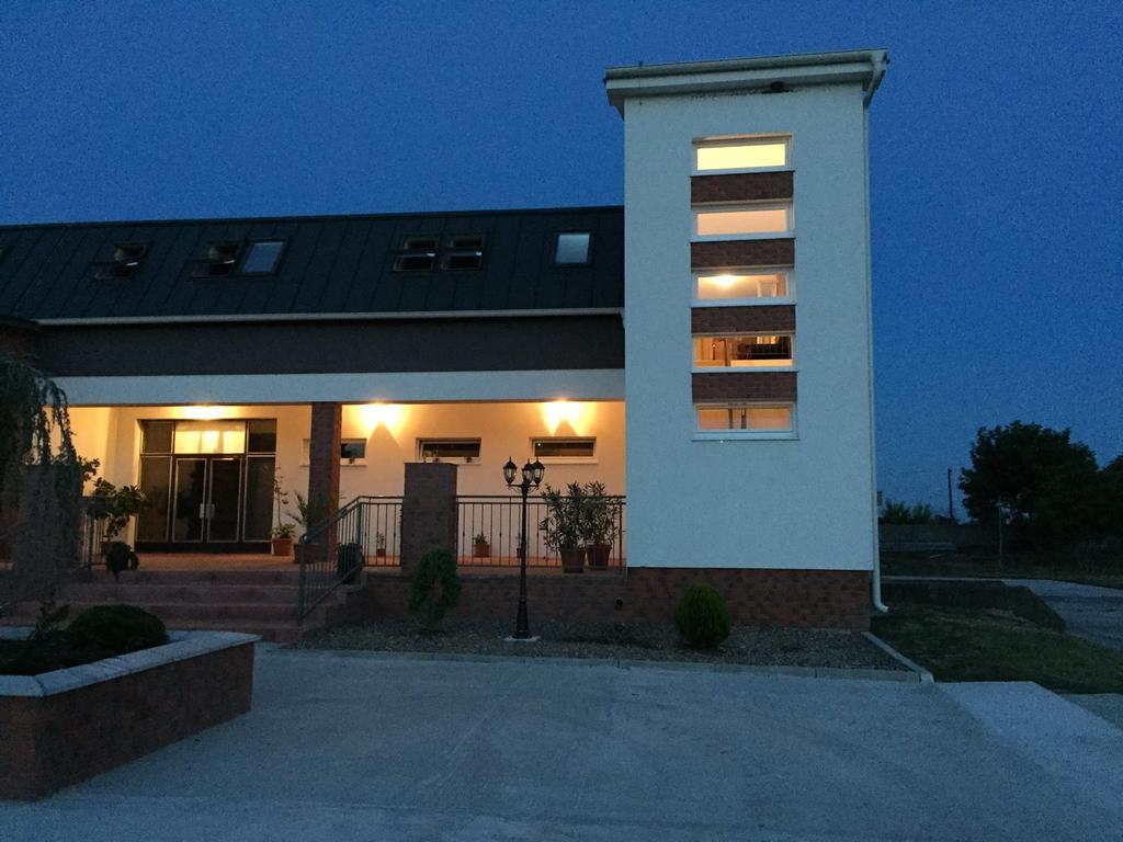 Guest House Hodus Vydrany Εξωτερικό φωτογραφία