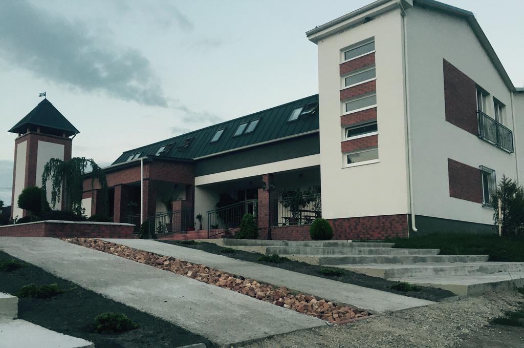 Guest House Hodus Vydrany Εξωτερικό φωτογραφία